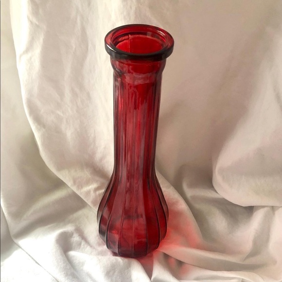 Red vase - Picture 2 of 3